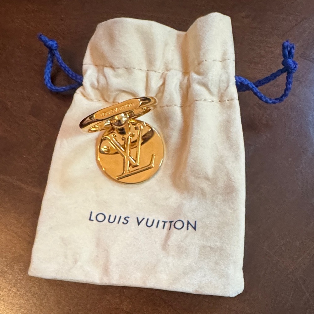 Louis Vuitton gold (heavy) ring holder. Brand new. Never used.